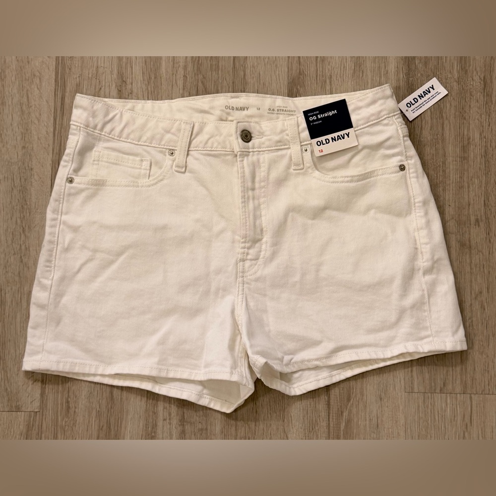 940: Old Navy White Women's Straight Jean Shorts - 12
